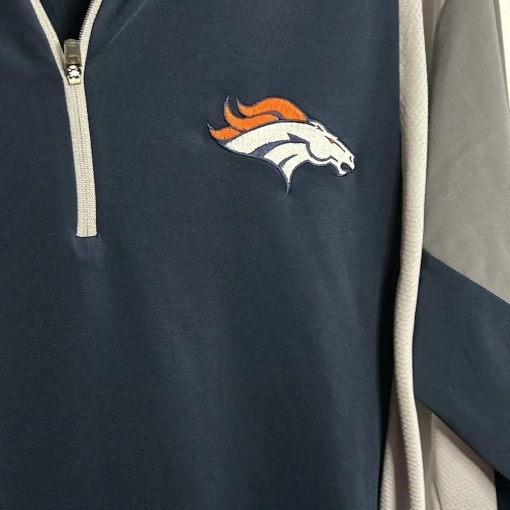 Denver Broncos Football Men’s Antigua Navy and Gray pullover. Mens size XL.
